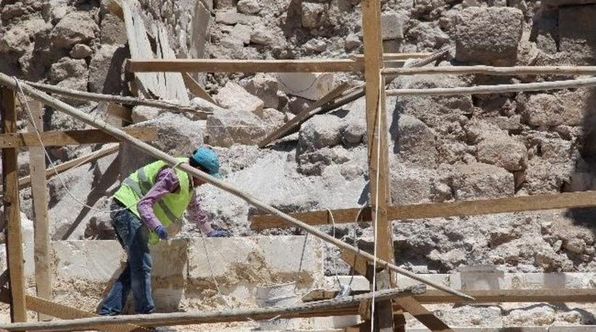 Urfa Kalesi'nin Restorasyon &Ccedil;alışmaları Devam Ediyor