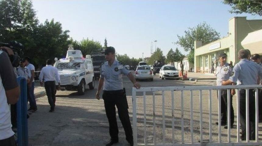 &Ccedil;ift&ccedil;iler Dedaş Binasını Kullanılamaz Hale Getirdi