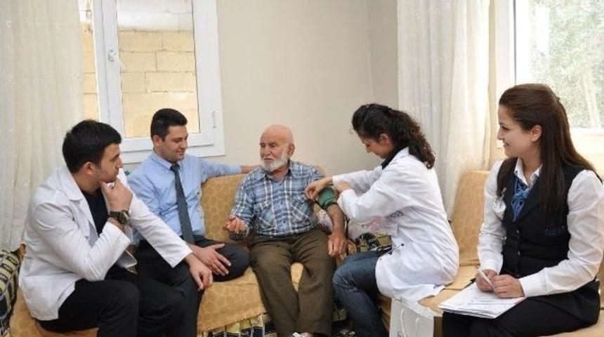 İzmir'de 16 Bin Hastaya Evinde "şifa"