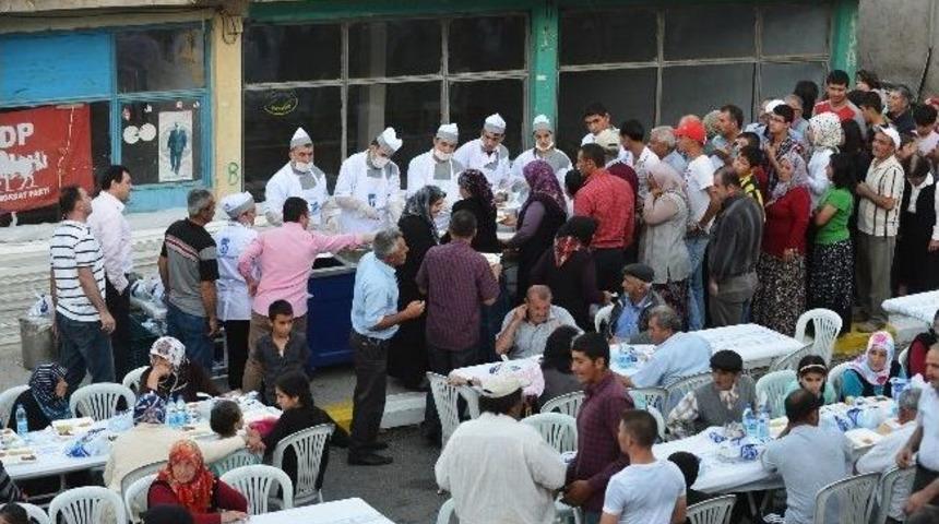 Ankara B&uuml;y&uuml;kşehir&rsquo;in &ldquo;halk İftarı&rdquo;