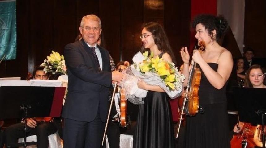 Uludağ &Uuml;niversitesi Gen&ccedil;lik Senfoni Orkestrası, &Ccedil;&uuml;&rsquo;de Konser Verdi