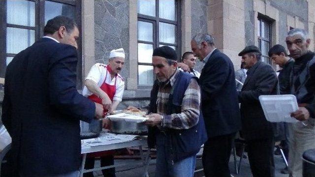 Kars Belediyesi&rsquo;nin İftar &Ccedil;adırı Yoğun İlgi G&ouml;rd&uuml; 1