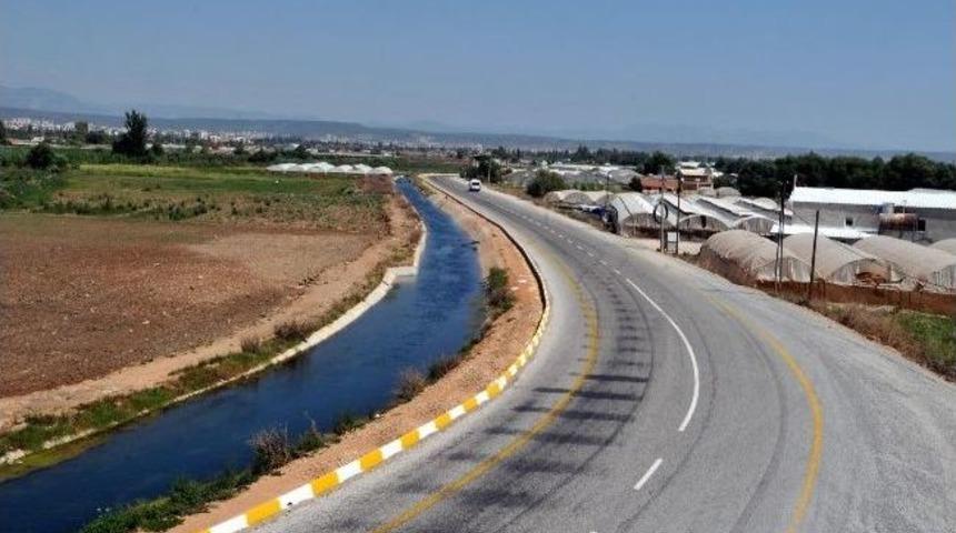 Altınova&rsquo;da Yol &Ccedil;alışmaları Tamamlandı