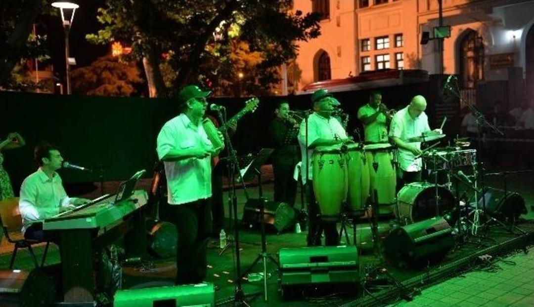 Latin R&uuml;zgarı Bursa&rsquo;yı Sardı