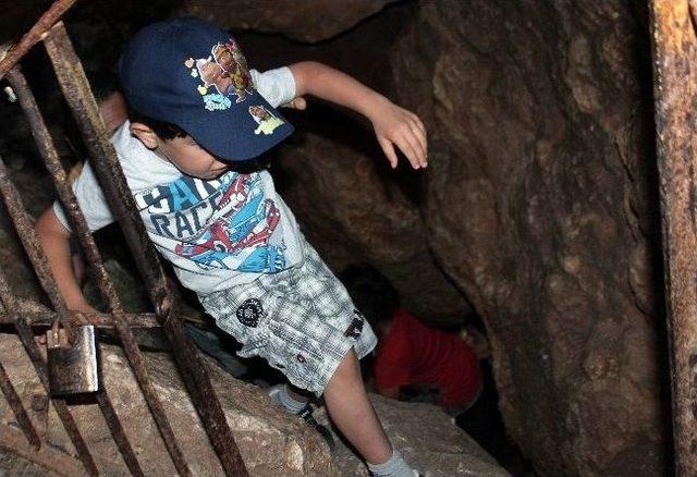 Serinlemek İsteyen Buzluk Mağarası na Geliyor 2