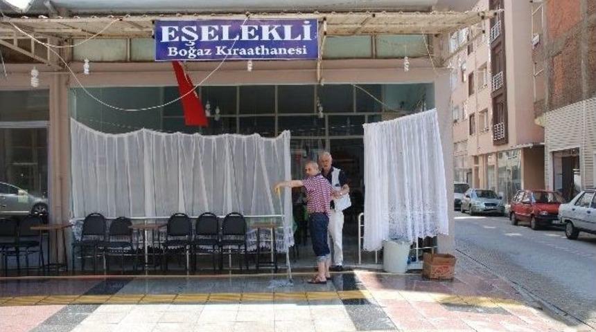 Biga'da Kahvehaneler Sahura Kadar A&ccedil;ık