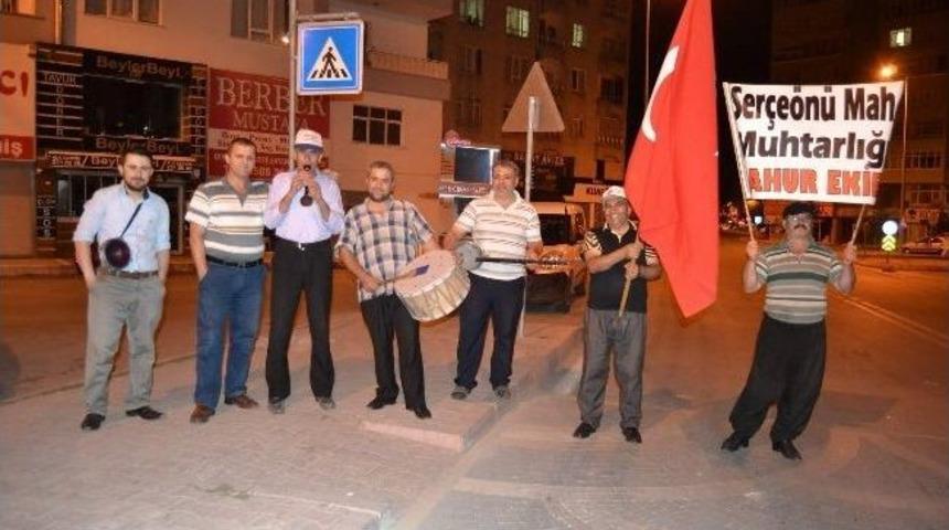 Mahalleliyi Orkestra İle Sahura Kaldırıyorlar