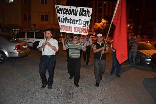 Mahalleliyi Orkestra İle Sahura Kaldırıyorlar