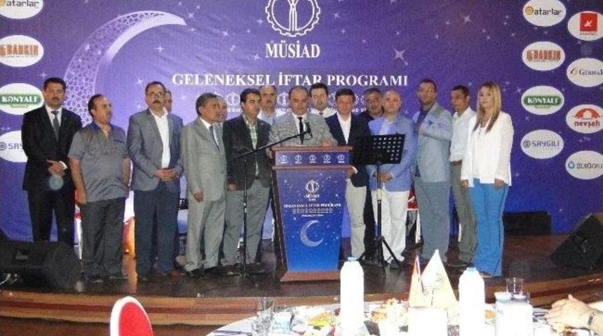 M&uuml;siad İzmir İftarı Başbakan'la Şenlendi