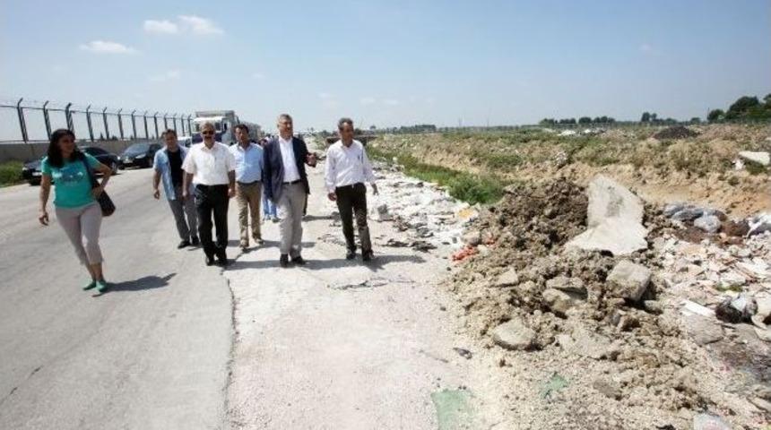 Seyhan'da Pis Su Kanalı Temizlendi
