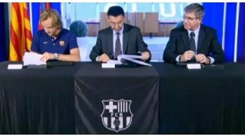 Rakıtıc Barcelona İle İmzaladı