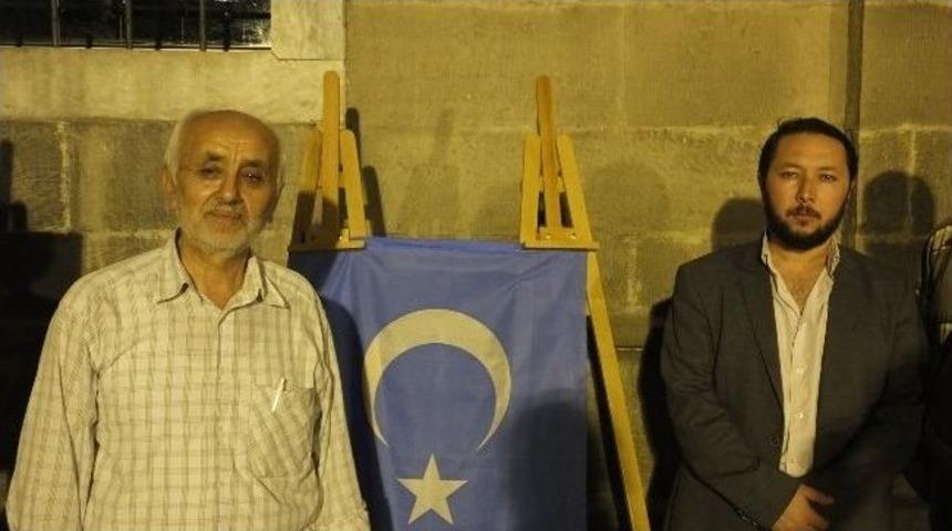 &Uuml;mmet İftarında Doğu T&uuml;rkistan Ve T&uuml;rkmenler İ&ccedil;in Dua Edildi