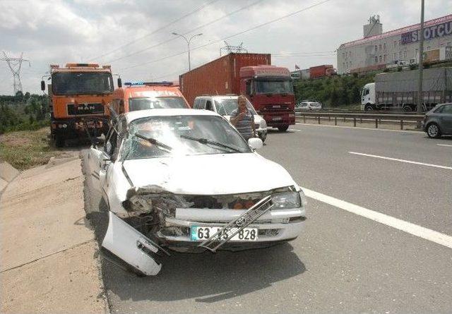 Tem Otoyolu&rsquo;nda Devrilen Kamyon Trafiği Kilitledi 1