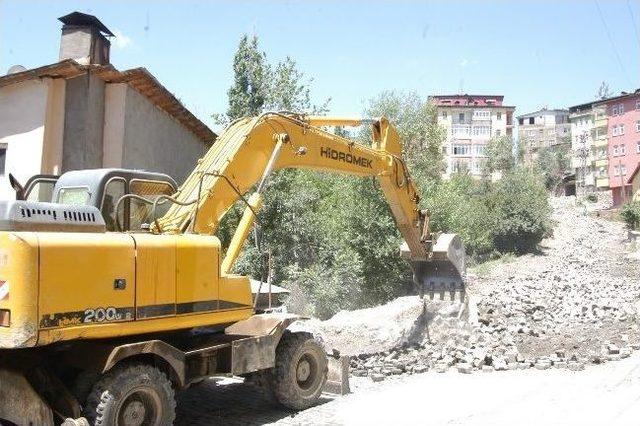 Hakkari’de Yol Yenileme Çalışması