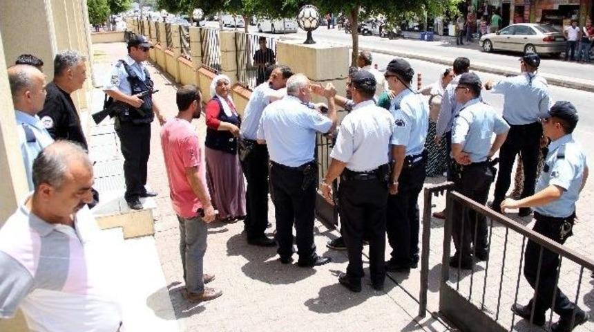 Adana Adliyesi&rsquo;nde Kavga: 4 Yaralı