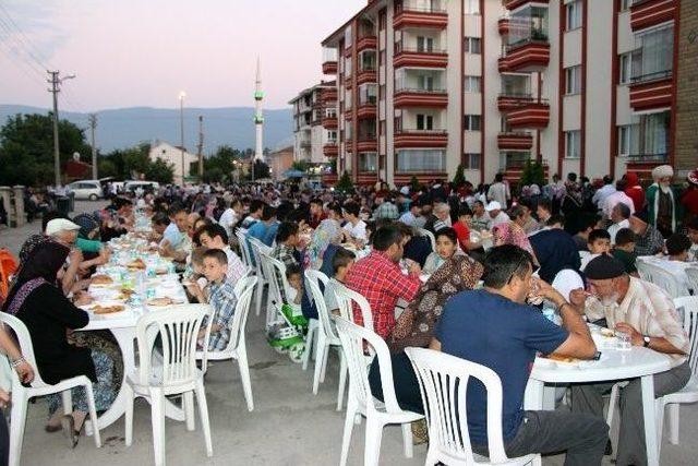 Bolu&rsquo;da Bin 500 Kişi A&ccedil;ık Havada İftar Yemeği Yedi 1