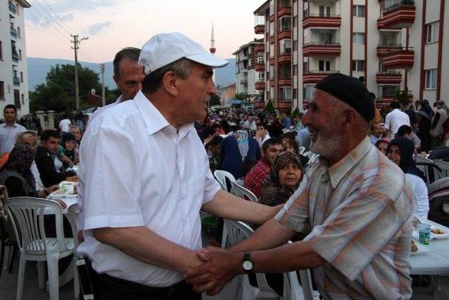 Bolu&rsquo;da Bin 500 Kişi A&ccedil;ık Havada İftar Yemeği Yedi 2