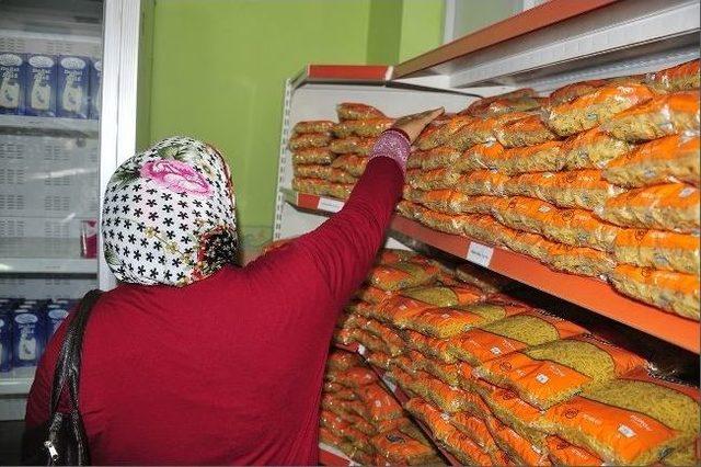 Belediye’nin Hayır Çarşısı’na Yoğun İlgi