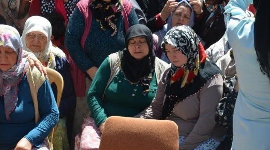 Baba Ve 2 Oğlu Toprağa Verildi
