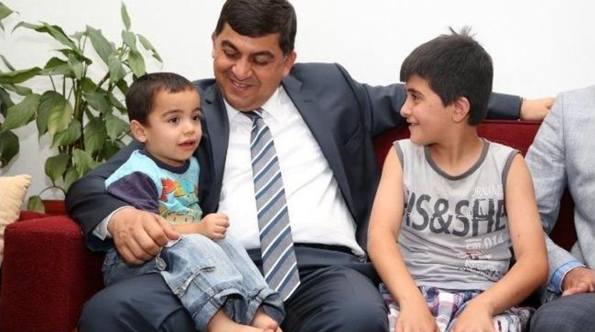 Başkan Fadıloğlu İftar &Ouml;ncesi Aileleri Ziyaret Etti