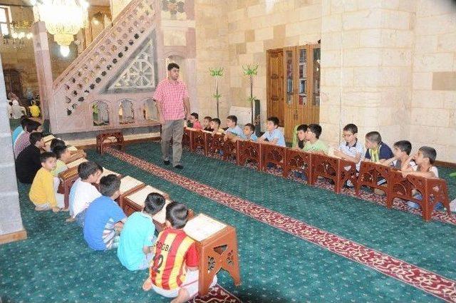 Kuran Öğrenmek İçin Camilere Akın Ediyorlar 2