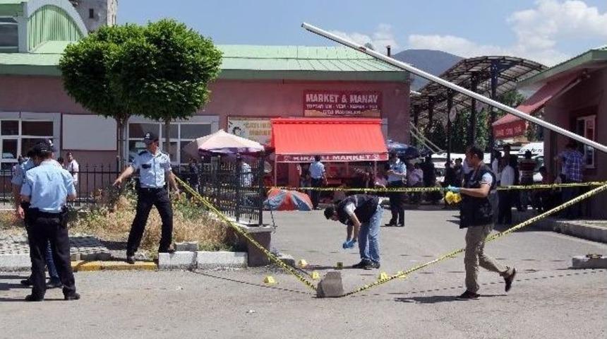 Erzurum&rsquo;da Minib&uuml;s Şof&ouml;r&uuml; Bacaklarından Vuruldu