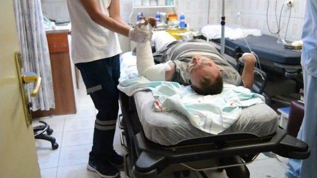 Ayvalık&rsquo;ta Trafik Kazası: 2 Yaralı 1