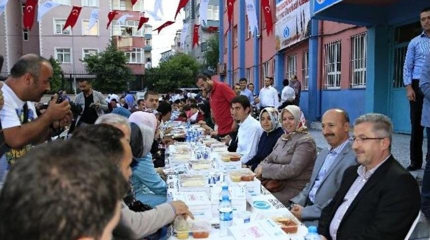 Ramazan Bereketi Sokak İftarlarında Paylaşılıyor