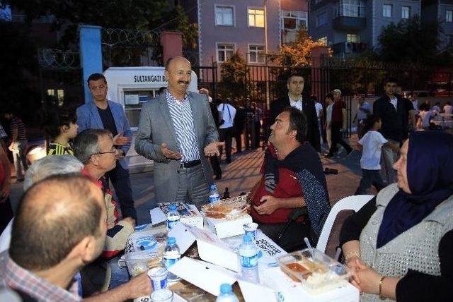 Ramazan Bereketi Sokak İftarlarında Paylaşılıyor 1