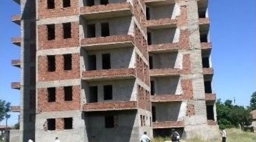 İnşaattan D&uuml;şen K&uuml;&ccedil;&uuml;k Kız Ağır Yaralandı