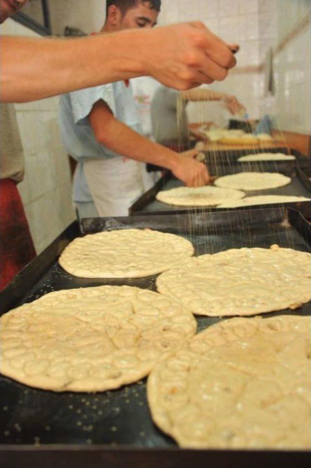 Tokat'ta Ramazan Çöreklerine Vatandaşlar Ilgi Gösteriyor