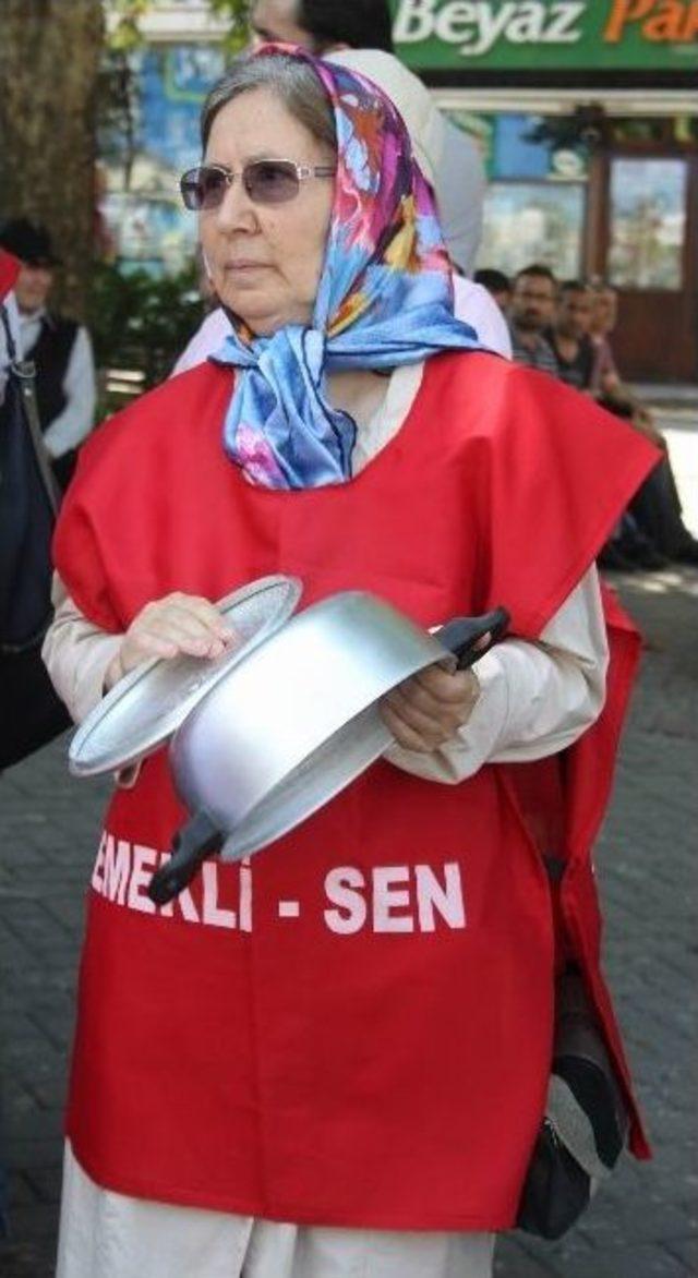 "&ccedil;ıplak Ayaklı" Emekli Eylemi 2