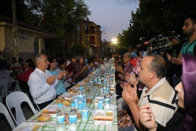 Başkan Zolan, Akkonak’ta Vatandaşlarla İftar Yaptı