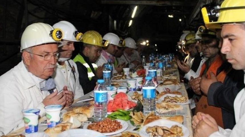 Protokol Eksi 260 Metrede İftar A&ccedil;tı