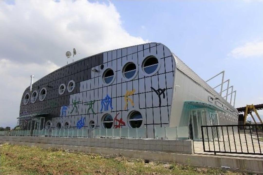 Vezir&ccedil;iftliği Spor Salonu Hizmete Giriyor