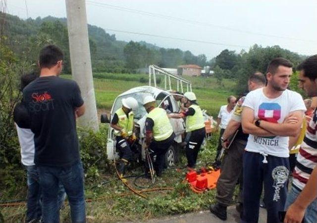 Akyazı da Trafik Kazası: 2 Yaralı 1