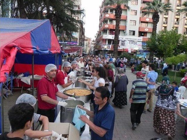Başkan Badem İftarı T&uuml;rkmen Mahallesi nde Yaptı 1