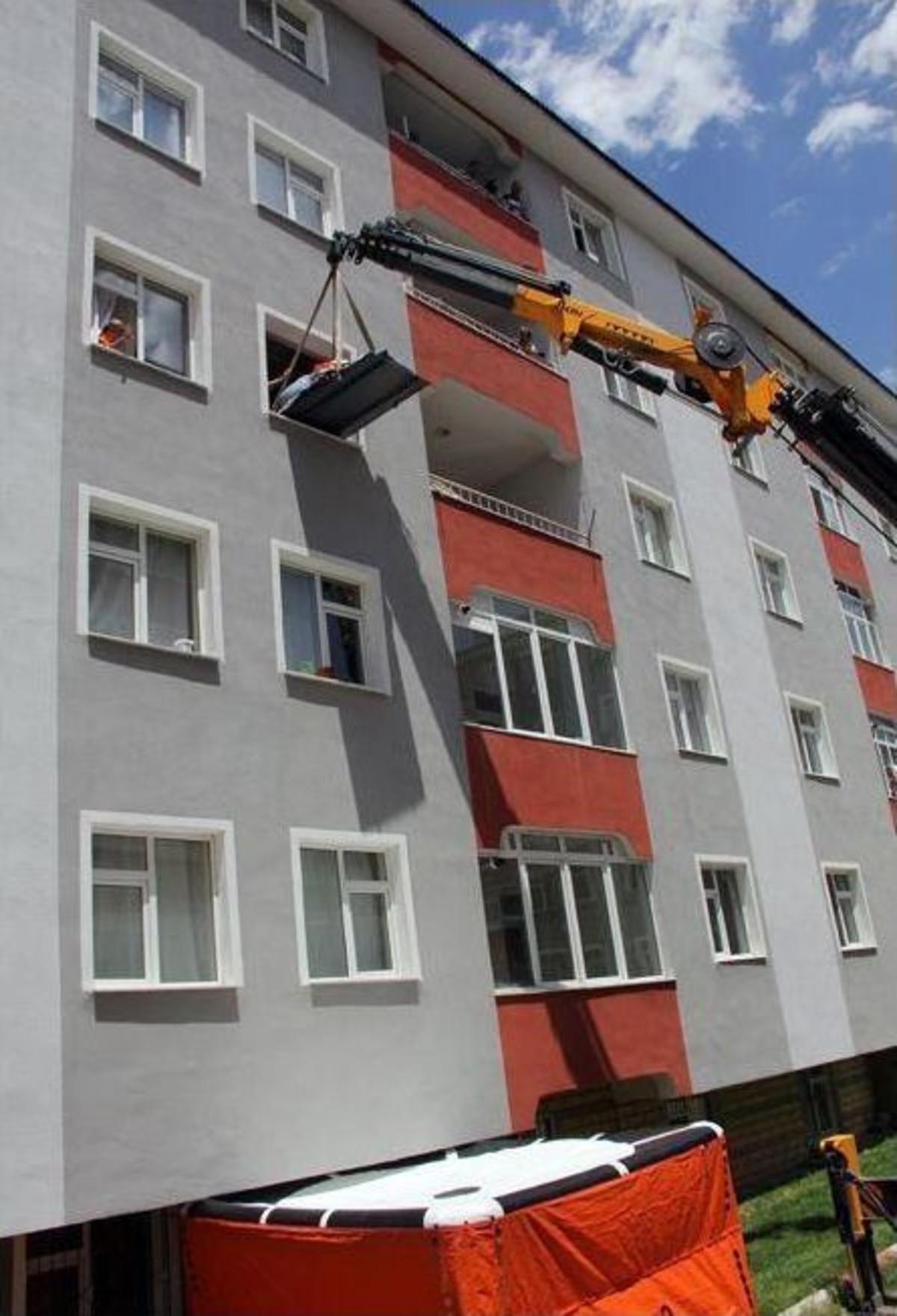 Evinden Vin&ccedil;le &Ccedil;ıkarılan 430 Kiloluk Kadın &Ouml;ld&uuml;