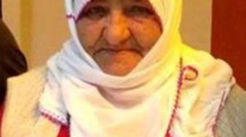 Giresun'da Otomobil Dereye Devrildi: 1 &Ouml;l&uuml;, 1 Yaralı