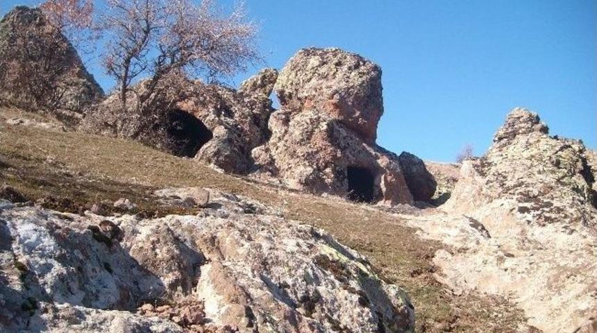Tunceli&rsquo;de Kaya Mezarları Tescillendi
