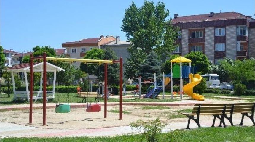 Sıcak Havada Parklar Boş Kaldı