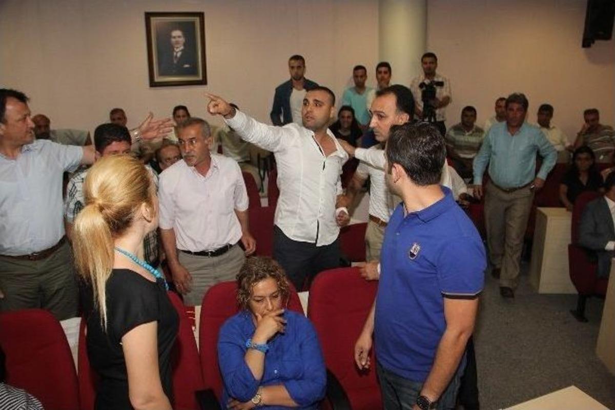 Meclis Toplantısında Gerginlik