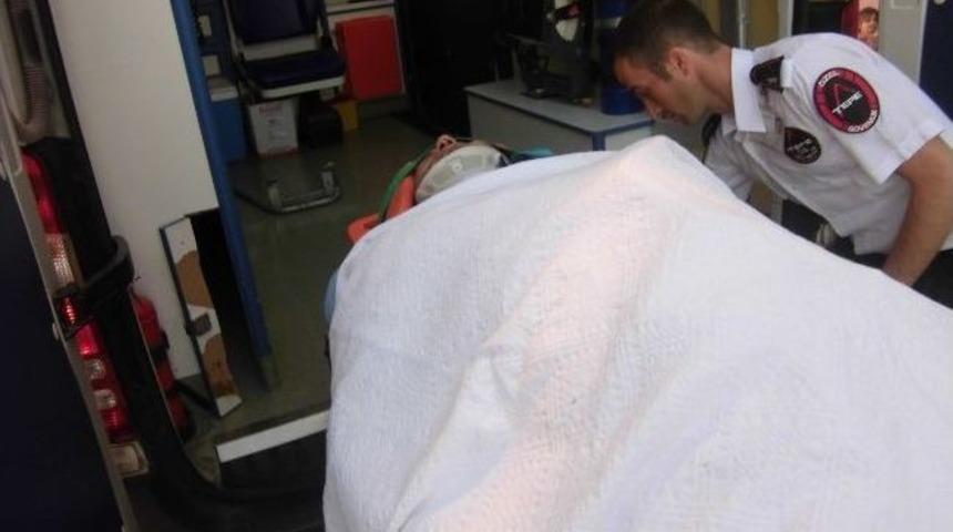 &Ccedil;anakkale&rsquo;de Trafik Kazası: 1 &Ouml;l&uuml;, 2 Yaralı