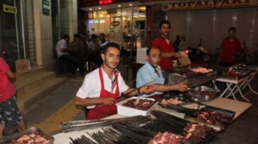 Kilisliler Ramazanda Sakatat Kebabına Yoğun İlgi G&ouml;steriyor