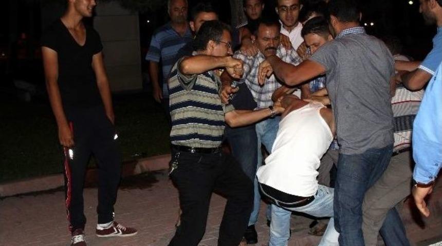Trafik Kazası Sonrasında Kavgaya Tutuştular