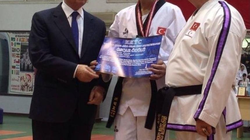 Tekvandocu Battalgazi &Ouml;z&ccedil;ınar'dan Mermer Kırma Denemesi