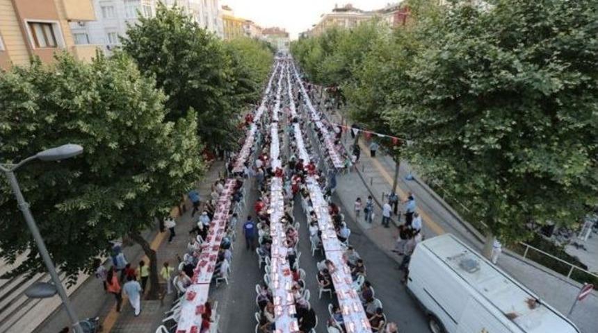 Binlerce G&uuml;ng&ouml;renli Sokak İftarında Buluştu