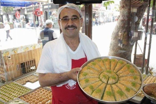 (özel Haber) Savaş Yüzünden Fıstık Ve Ceviz Fiyatları Uçtu, Baklava El Yakıyor