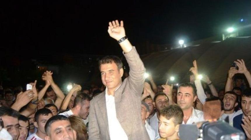 Atalay Memleketinde Halaylarla Karşılandı