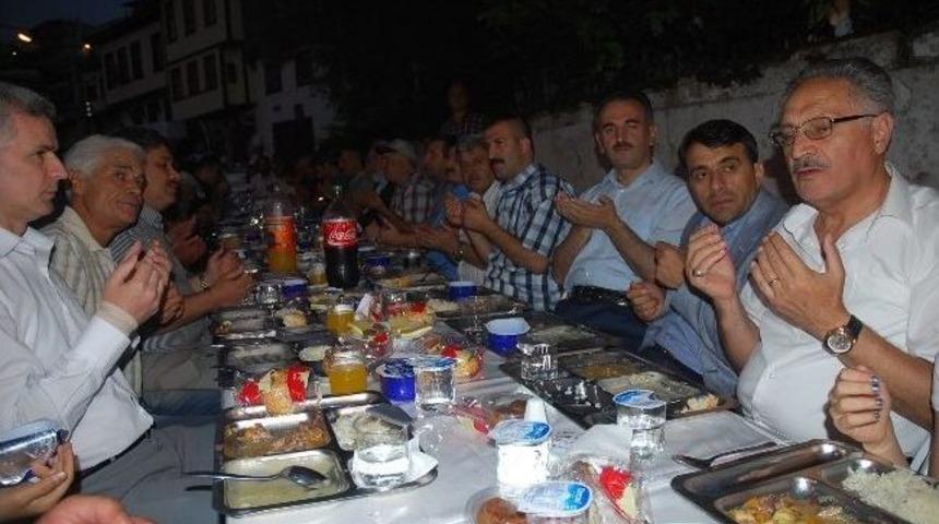Umurbey&rsquo;de İlk İftar Coşkusu